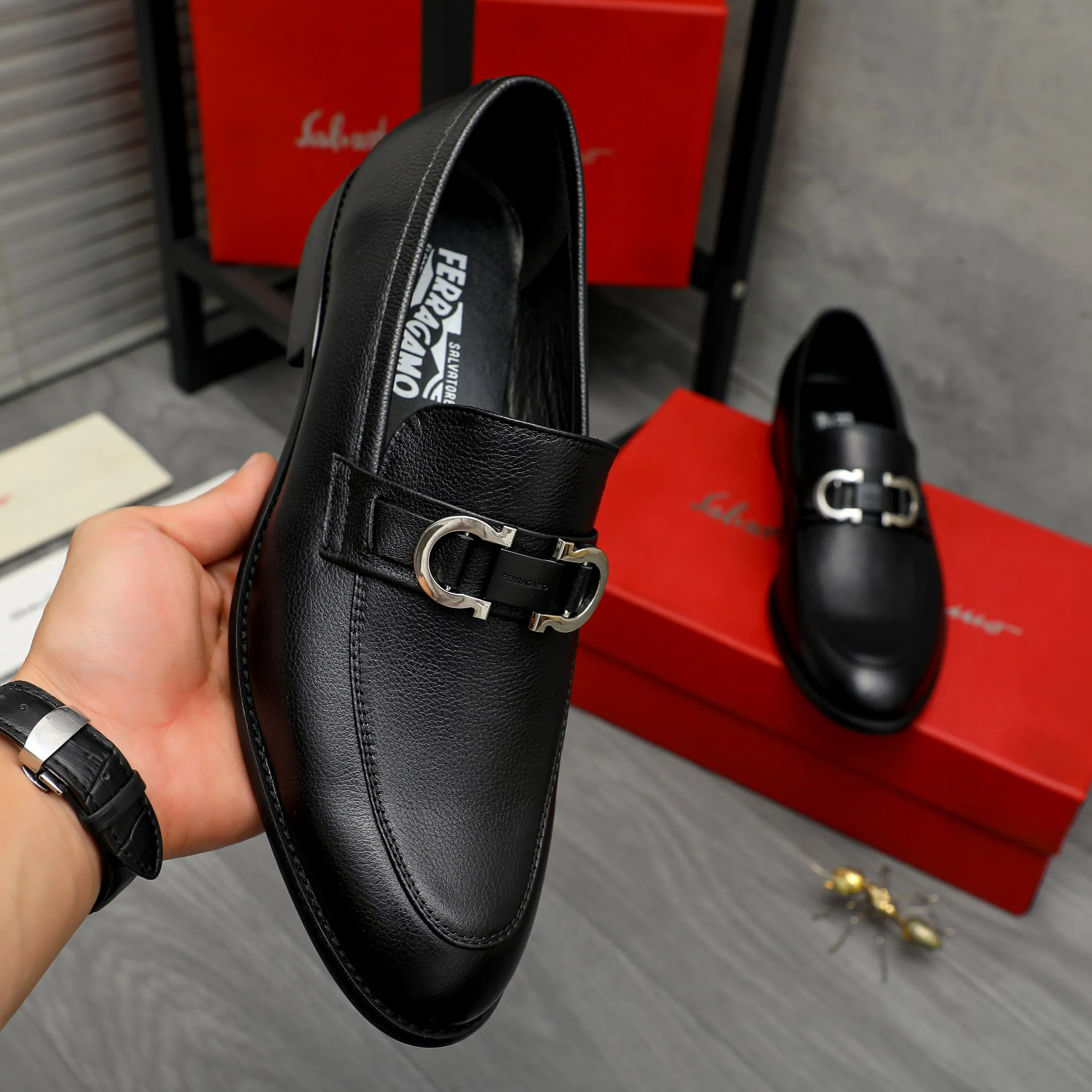 Men's shoes 💰420 Product trademark: Ferragamo " Ferragamo ] Business slip-on leather shoes Regular size: 39-45 (38.46 custom-made, non-refundable) Product materials: Selected high-quality pebbled cowhide upper, sheepskin lining, original rubber outsole